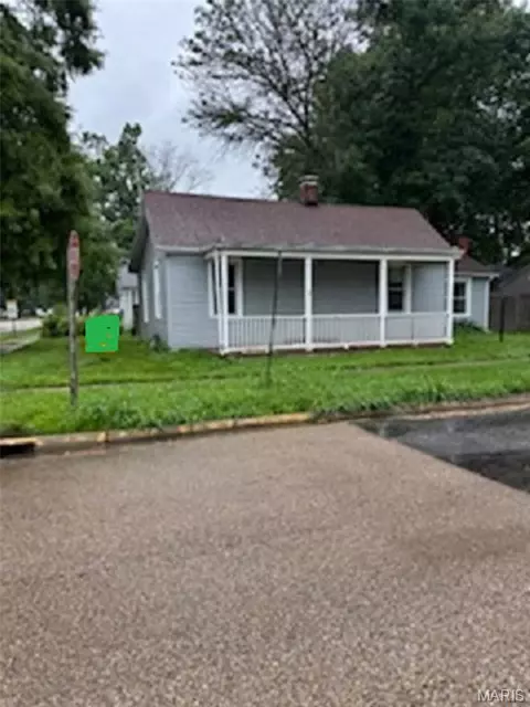 319 S Saint Clair St, Lebanon, IL 62254