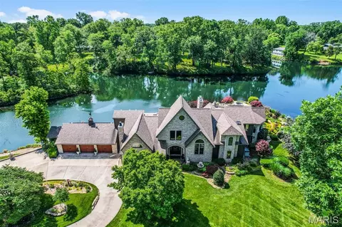 4 Abbey Rd, Glen Carbon, IL 62034