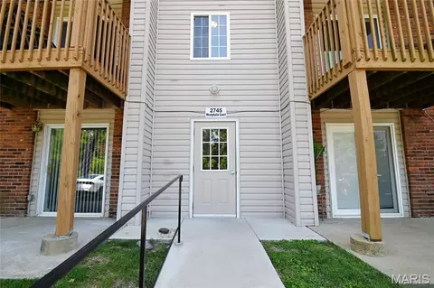 2745 Westphalia Ct #F, Oakville, MO 63129