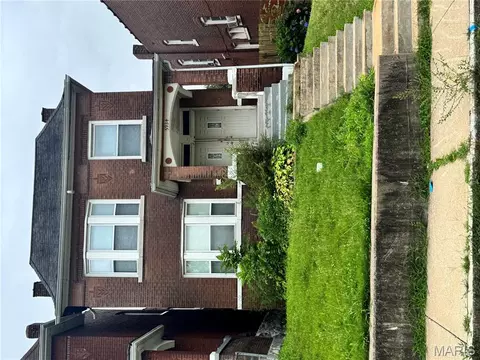5934 Ridge Ave, Saint Louis, MO 63112