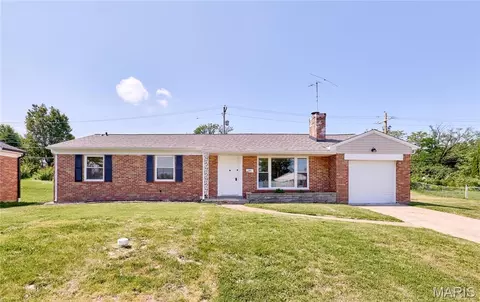 8634 Mayflower Ct, Saint Louis, MO 63132