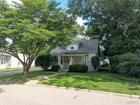 515 E South Ave, Greenville, IL 62246
