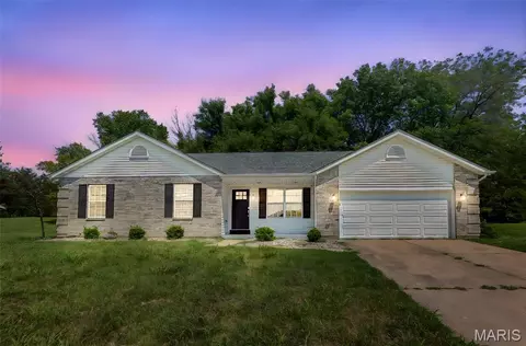 25 Clark Dr, Fairview Heights, IL 62208