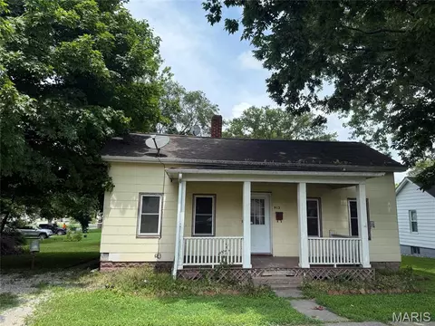 913 W Edwards St, Vandalia, IL 62471