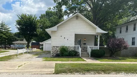 464 S Mill St, Nashville, IL 62263