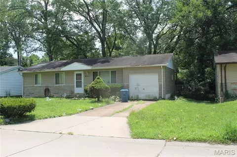 2040 Bella Clare Dr, Saint Louis, MO 63136