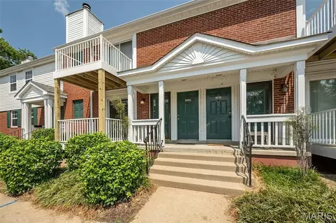 9135 Wrenwood Ln, Brentwood, MO 63144