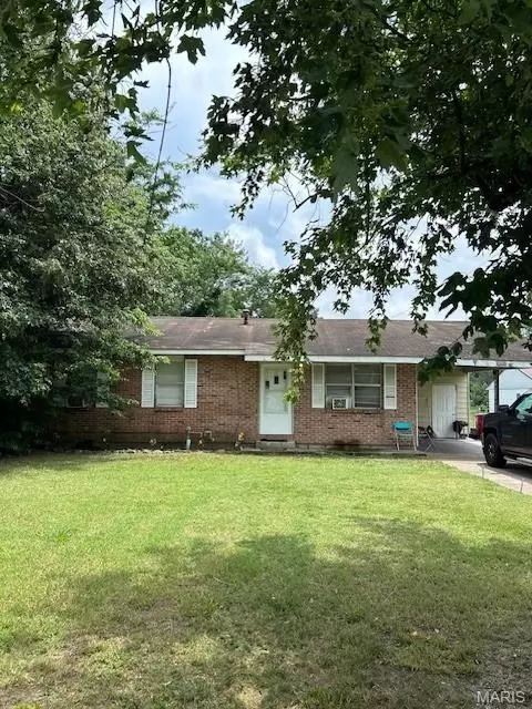 1205 W Murray Ln, Sikeston, MO 63801