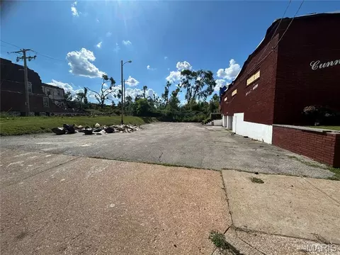 1929 Marcus Dr, Saint Louis, MO 63113