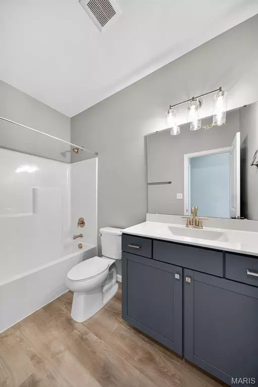 Bath - 706 Barnwood Hill Dr, Wentzville, MO 63385 photo 2 of 2