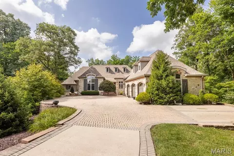 21 Raven Oak Dr, Shiloh, IL 62221