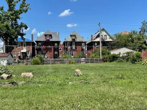 5089 Raymond Ave, Saint Louis, MO 63113