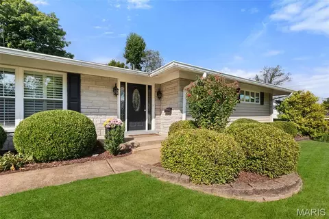 423 Parkland Ave, Glendale, MO 63122