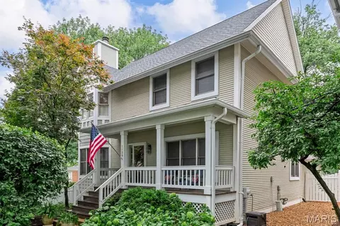 1139 Hawken Pl, Webster Groves, MO 63119