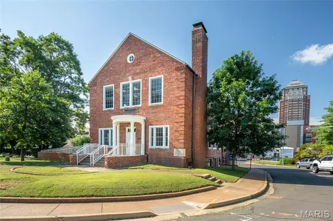 7530 Maryland Ave, Clayton, MO 63105