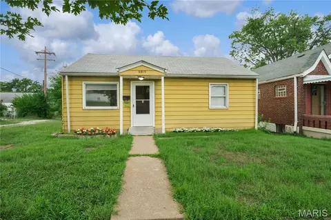 6815 Parkwood Pl, Saint Louis, MO 63116