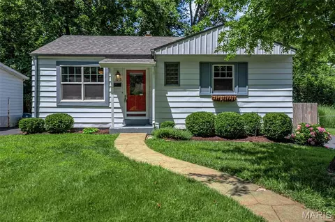 1213 Avery Ct, Kirkwood, MO 63122