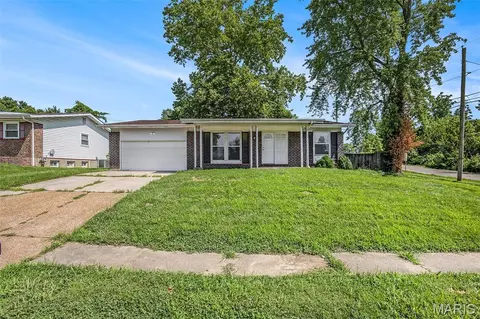 4497 Rhine Dr, Florissant, MO 63033