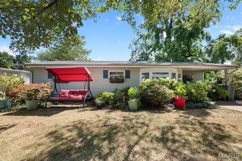 9236 Harold Dr, Saint Louis, MO 63134