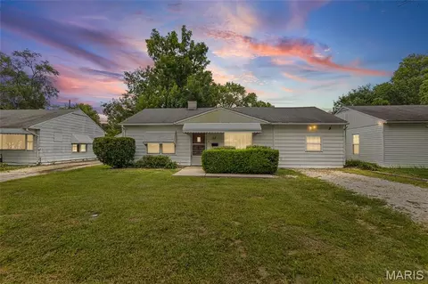 30 Marilyn Ln, Cahokia, IL 62206