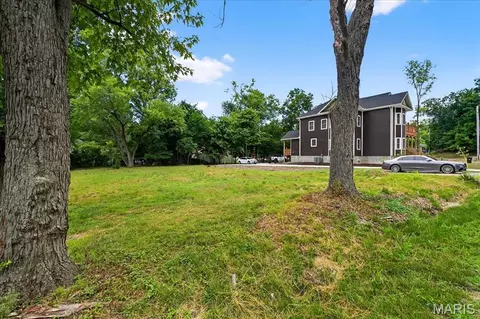 1217 Kiefer Creek Rd, Ballwin, MO 63021 photo 3