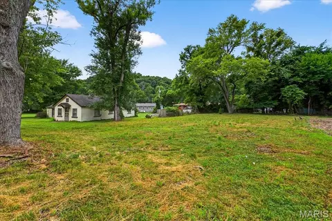 1217 Kiefer Creek Rd, Ballwin, MO 63021 photo 4