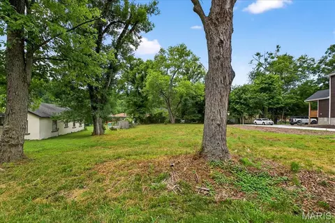 1217 Kiefer Creek Rd, Ballwin, MO 63021 photo 2