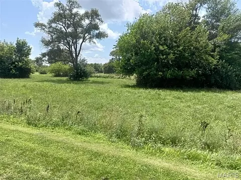 185 Montgomery St, Nokomis, IL 62075