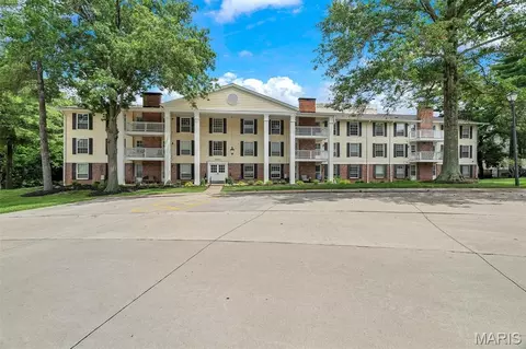 1511 Hampton Hall Dr #19 & 20, Chesterfield, MO 63017
