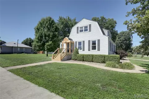609 N 7th St, Canton, MO 63435