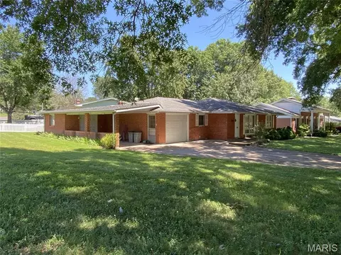 335 W 16th St, Hermann, MO 65041