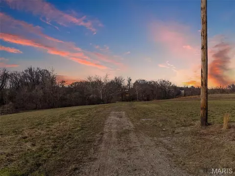 1240 Pausch Rd, O'fallon, IL 62269