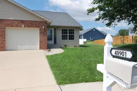 10904 Upland Terrace Dr, Lebanon, IL 62254