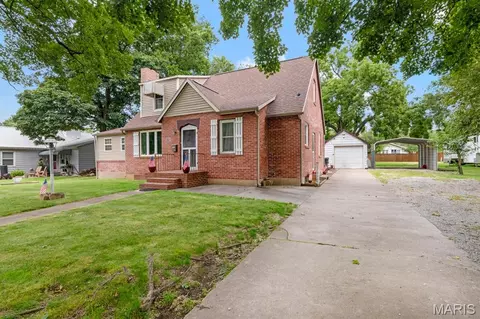 421 W College St, Aurora, MO 65605