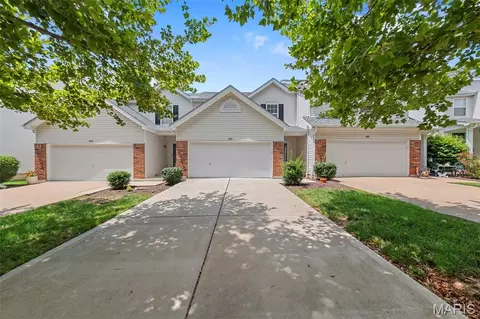424 Flowering Magnolia Dr, O'fallon, MO 63366