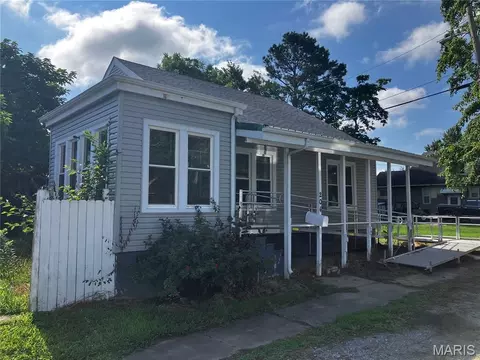 204 S Douglas, West Frankfort, IL 62896