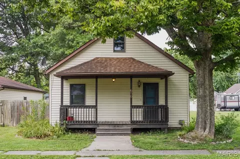 650 Randolph St, Beckemeyer, IL 62219