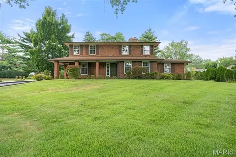 9291 Ladue Rd, Ladue, MO 63124