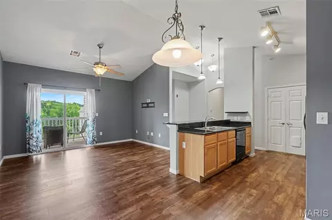 39 Kassebaum Ln #305, Saint Louis, MO 63129