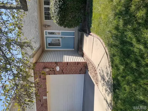 10909 Kentfield Dr, Lebanon, IL 62254