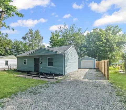 34 Marilyn Ln, Cahokia, IL 62206