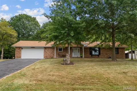321 Lakeview Dr, Catawissa, MO 63015