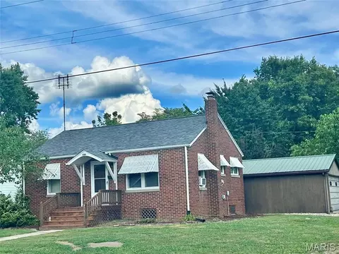 402 N Hena St, Greenville, IL 62246