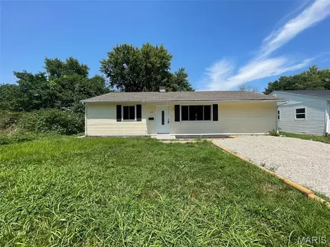 49 Saint Gregory Dr, Cahokia, IL 62206