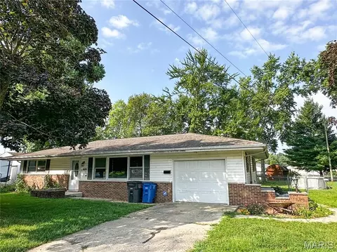 609 Maple St, Greenville, IL 62246