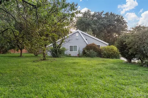 7743 Genesta St, Saint Louis, MO 63123