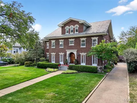 7 Crestwood Dr, Clayton, MO 63105