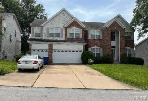 10340 Savannah Ave, Frontenac, MO 63131