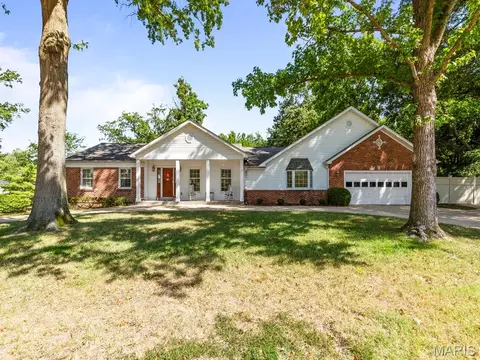 723 Oak Vly, Des Peres, MO 63131