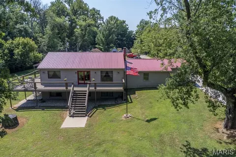 1606 Rustic Ln, Saint Jacob, IL 62281